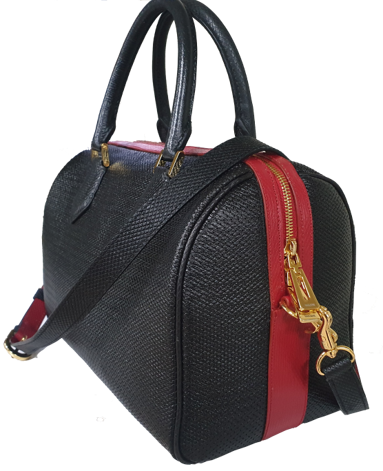 검은색가죽과 붉은색 가죽라인, 금장 지퍼로 이뤄진 티아라라는 디자인 컨셉을 가진 가방입니다.